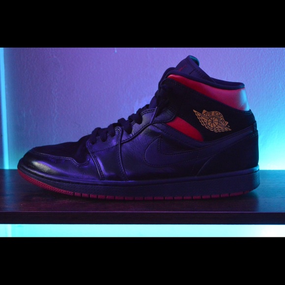 (SOLD) Jordan 1 Mid Last shot (ACCEPTING OFFERS) - Picture 4 of 5